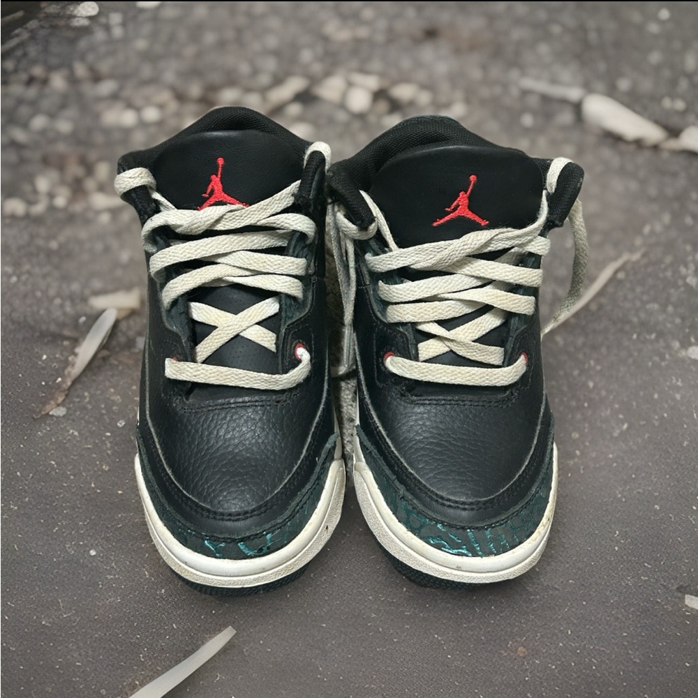 Authentic Jordan retro 3 race car shoes boys toddler 12c black red halo green